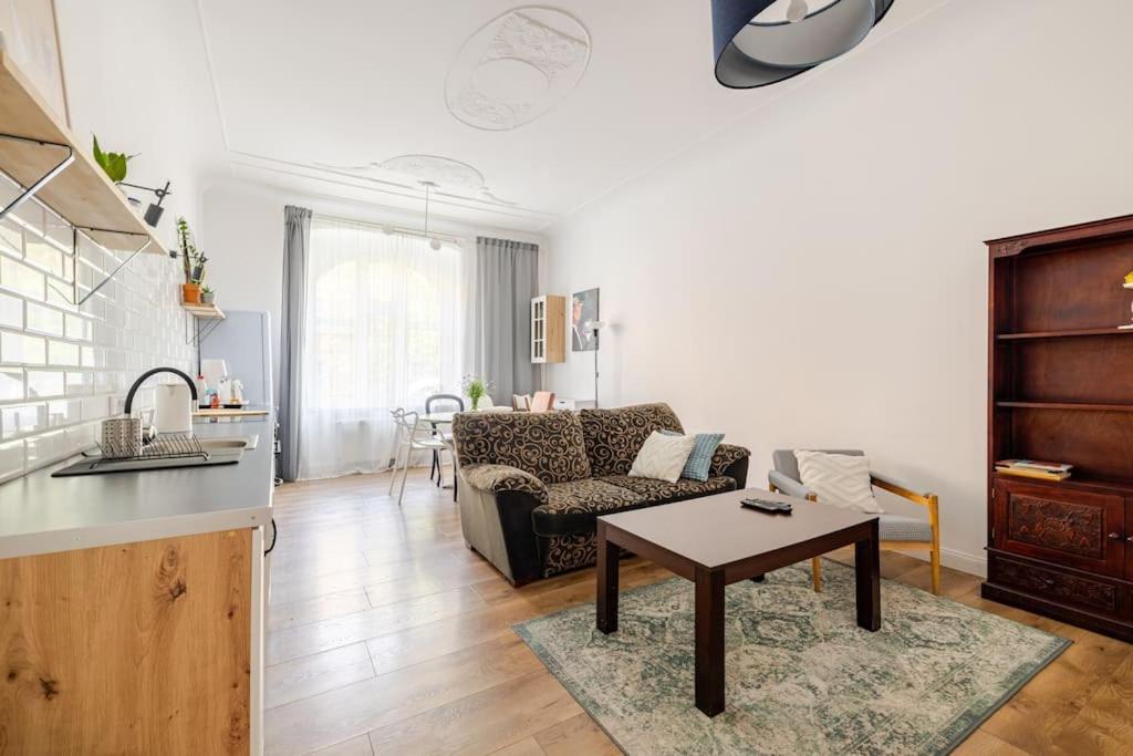 Apartament Rozeta Centrum 6Os Legnica Bagian luar foto